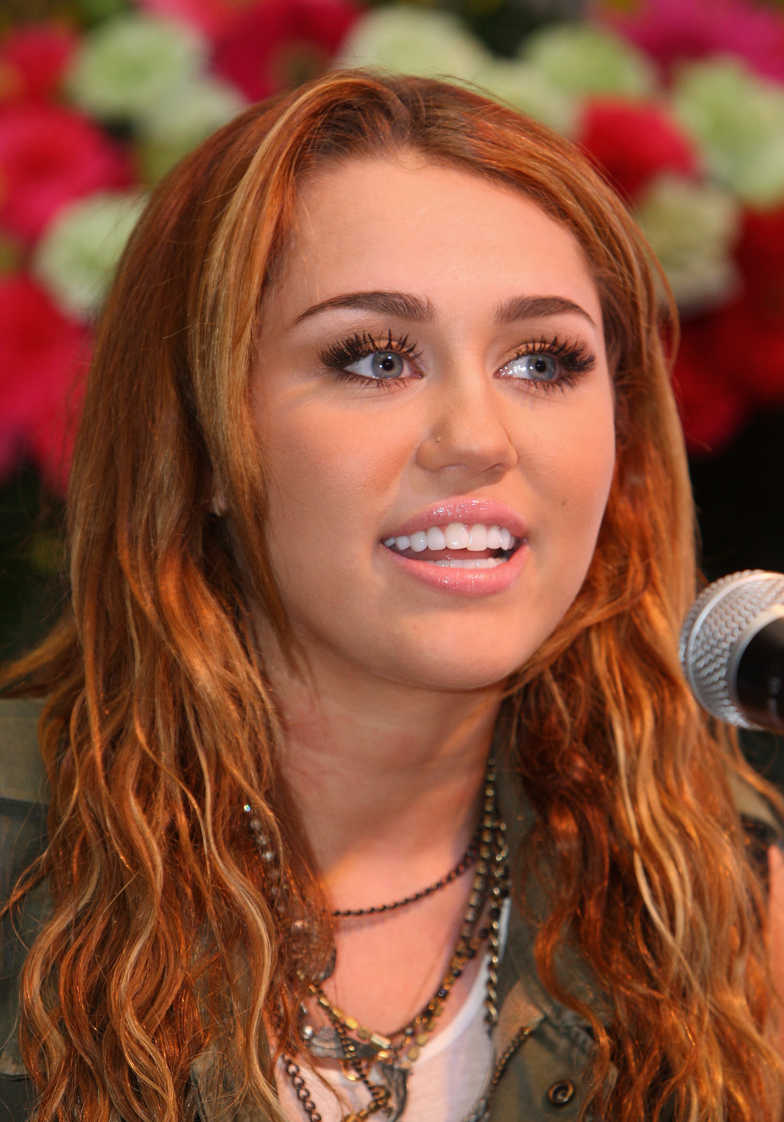 Miley Cyrus Kosty 555 info 1