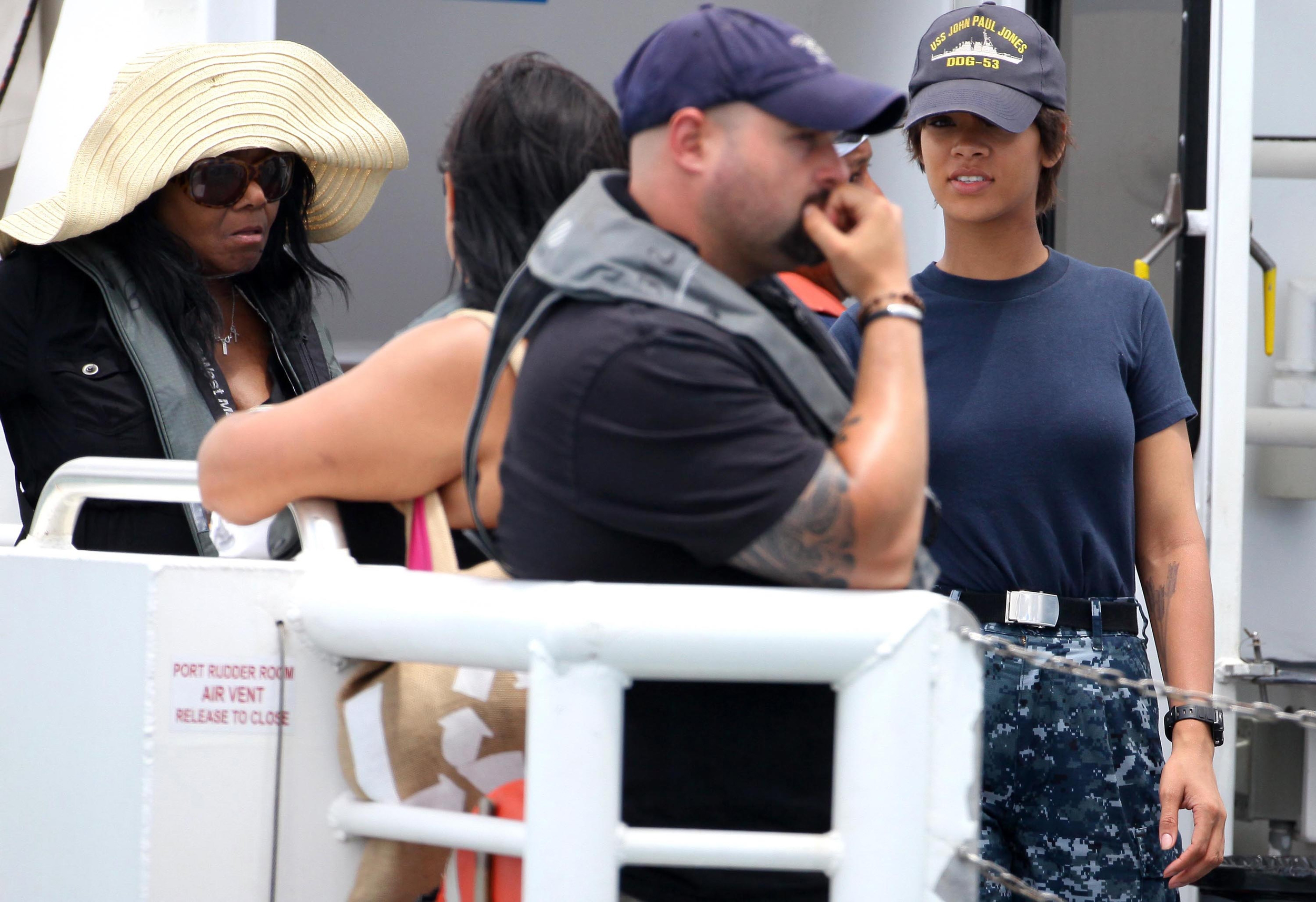 Rihannaonsetof Battleshipin Hawaii 2 9 2010 109